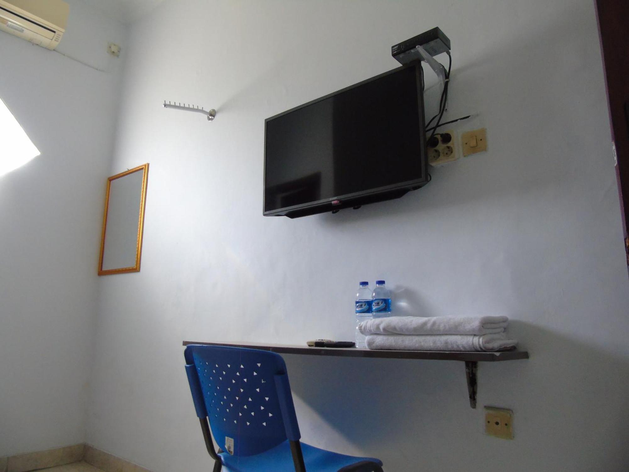 Hotel Permata Zamrud Чиребон Номер фото
