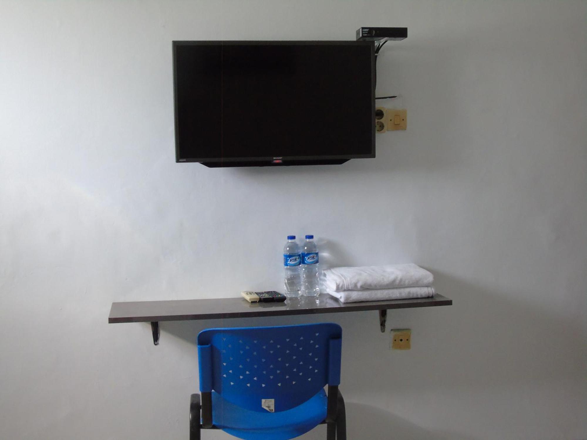 Hotel Permata Zamrud Чиребон Номер фото